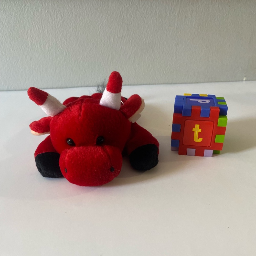 BEAN SPROUTS - TORRO - Red Bull Vintage Bean 8 Inch bag plush Toy